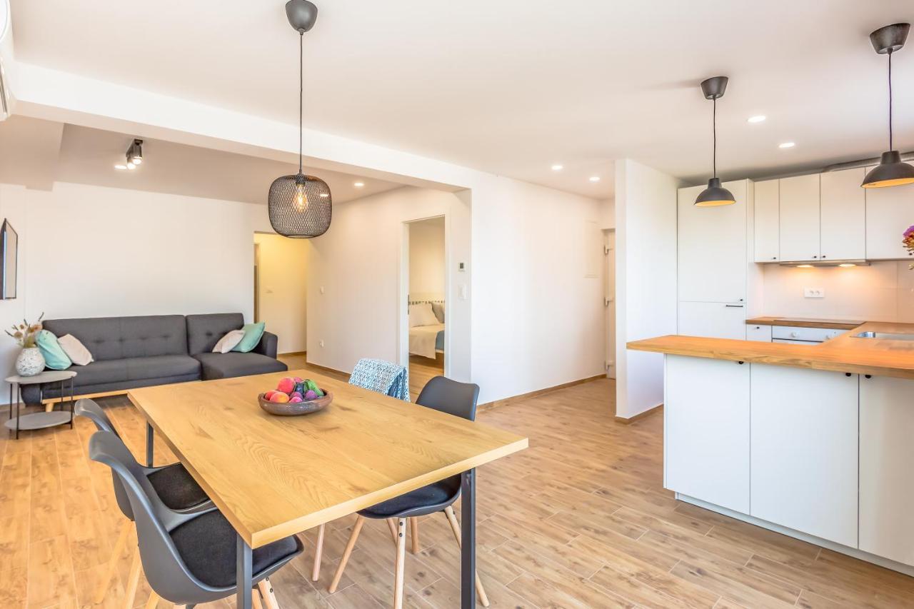 Adris Apartments Omiš Eksteriør billede