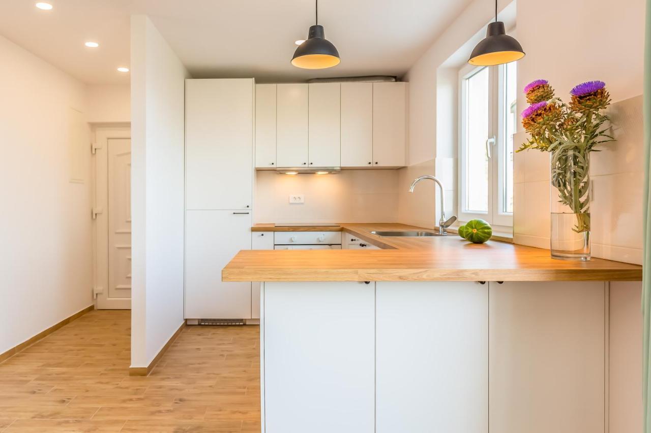 Adris Apartments Omiš Eksteriør billede