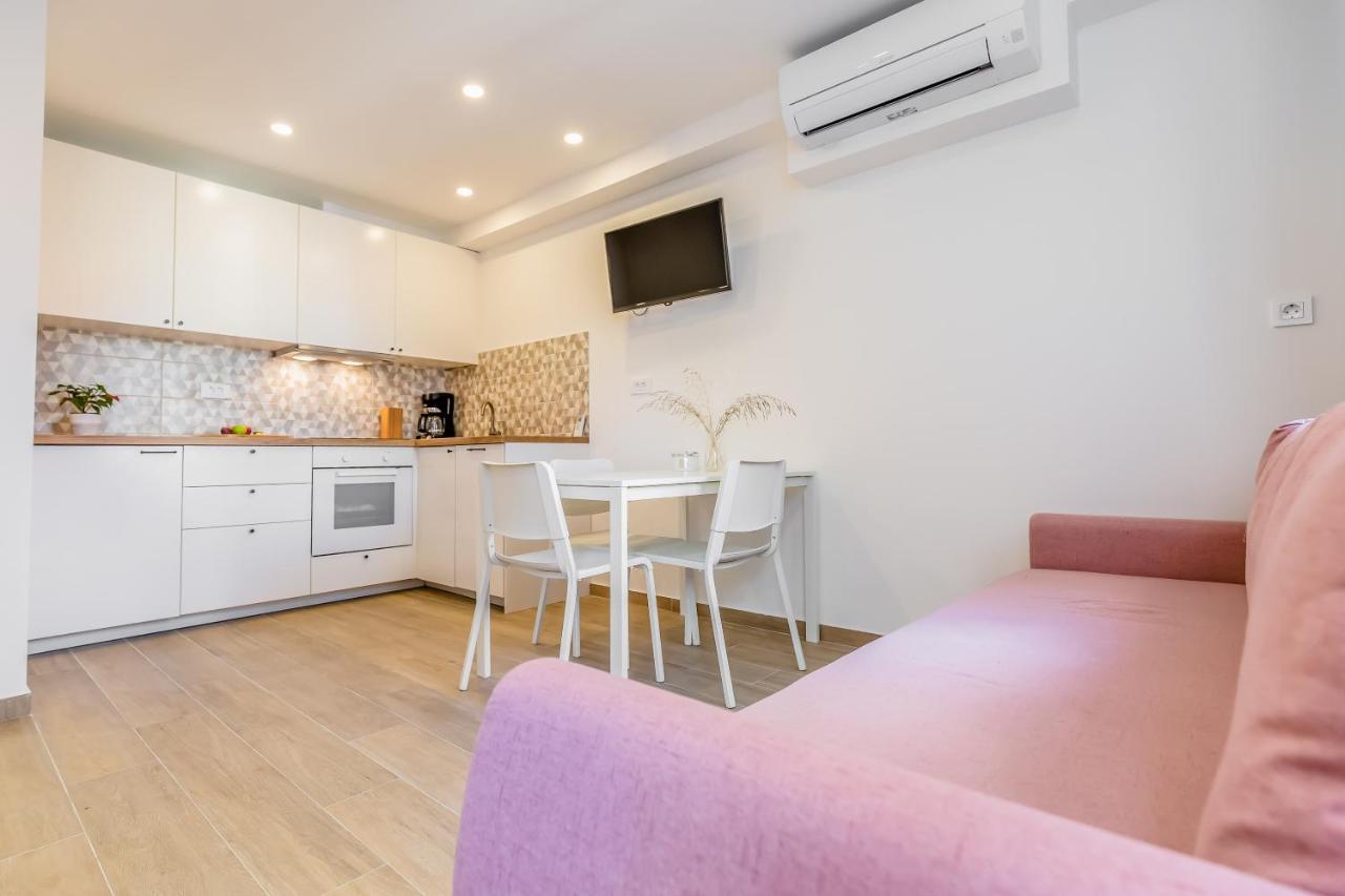 Adris Apartments Omiš Eksteriør billede
