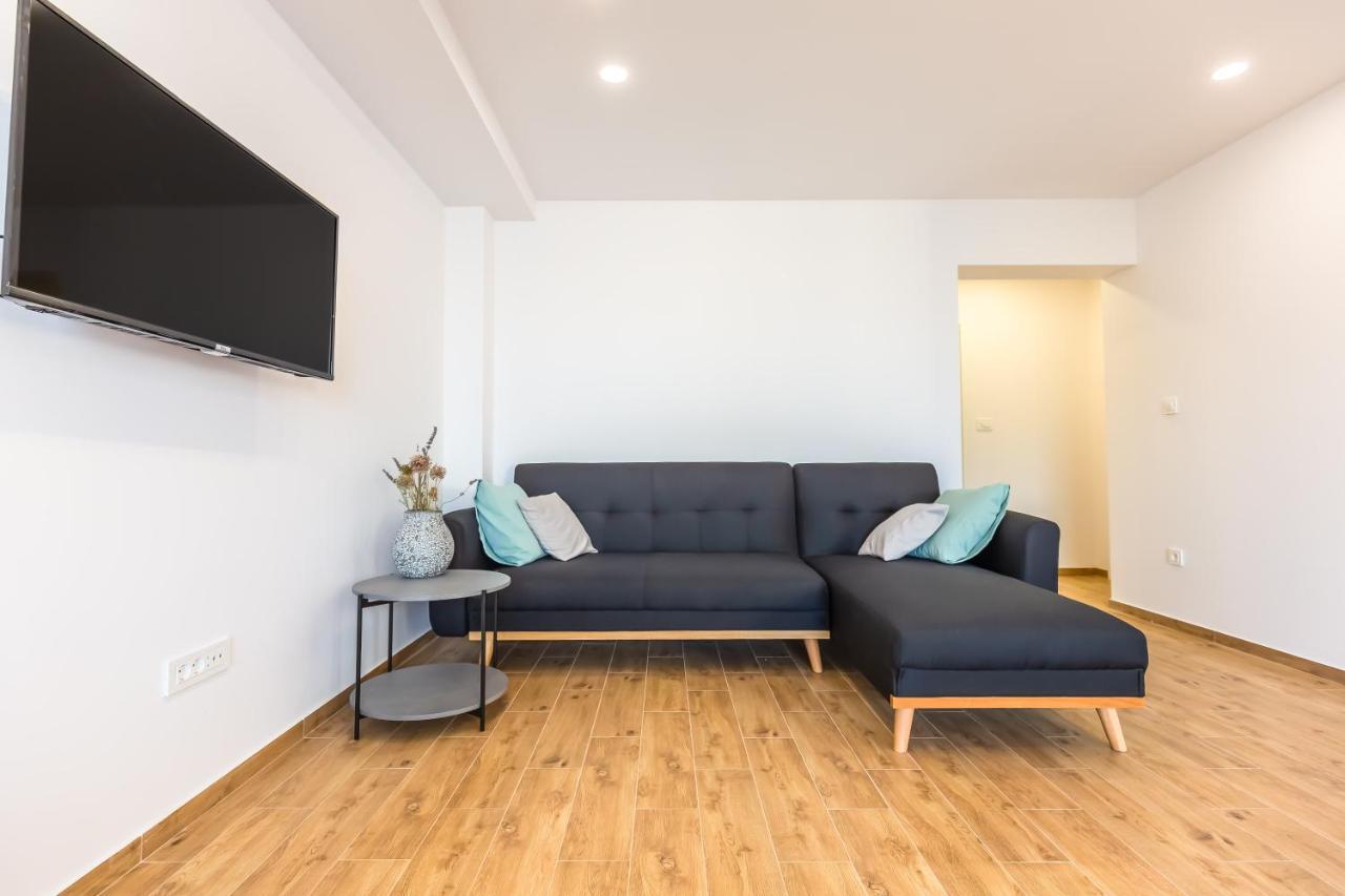 Adris Apartments Omiš Eksteriør billede
