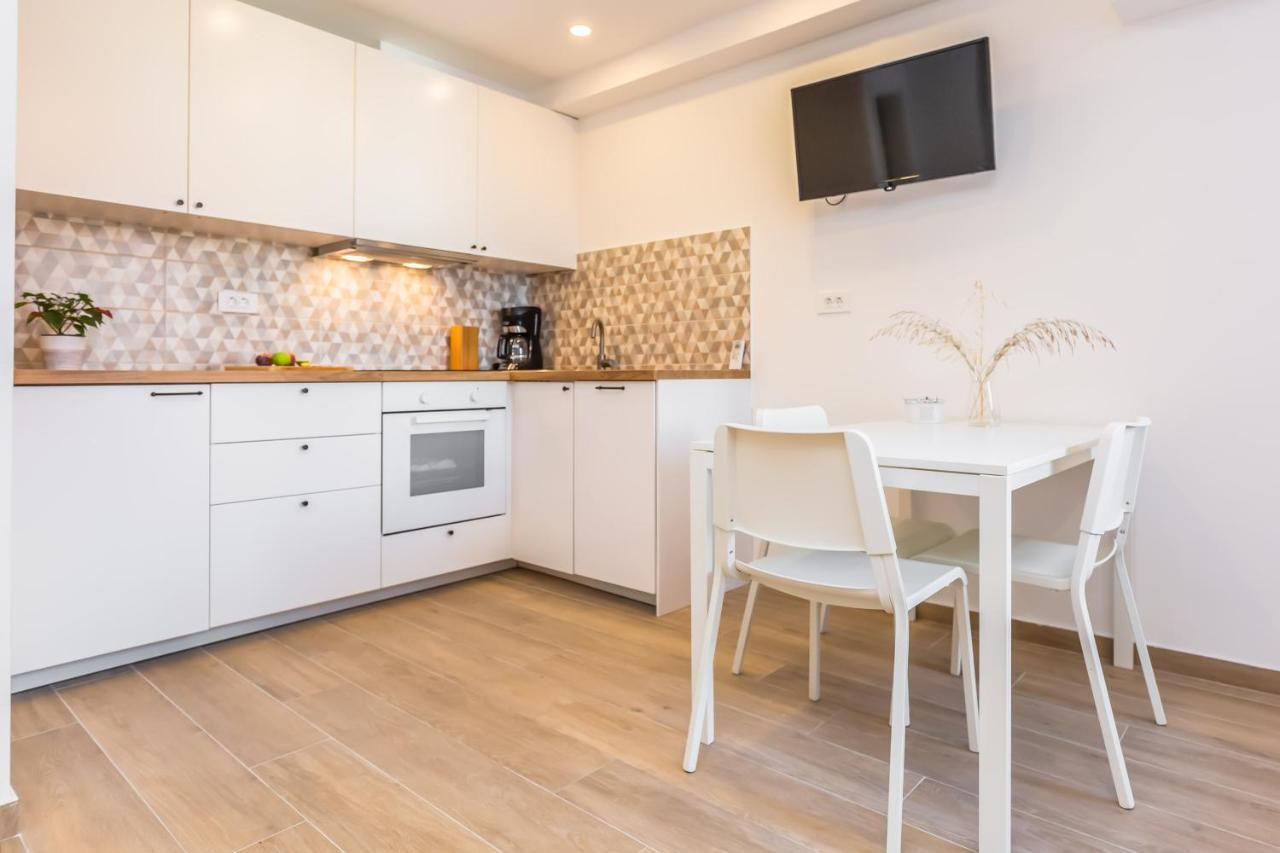 Adris Apartments Omiš Eksteriør billede