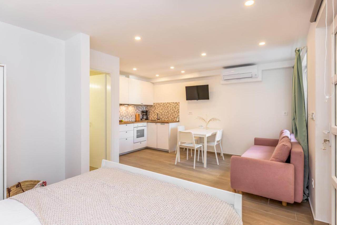 Adris Apartments Omiš Eksteriør billede