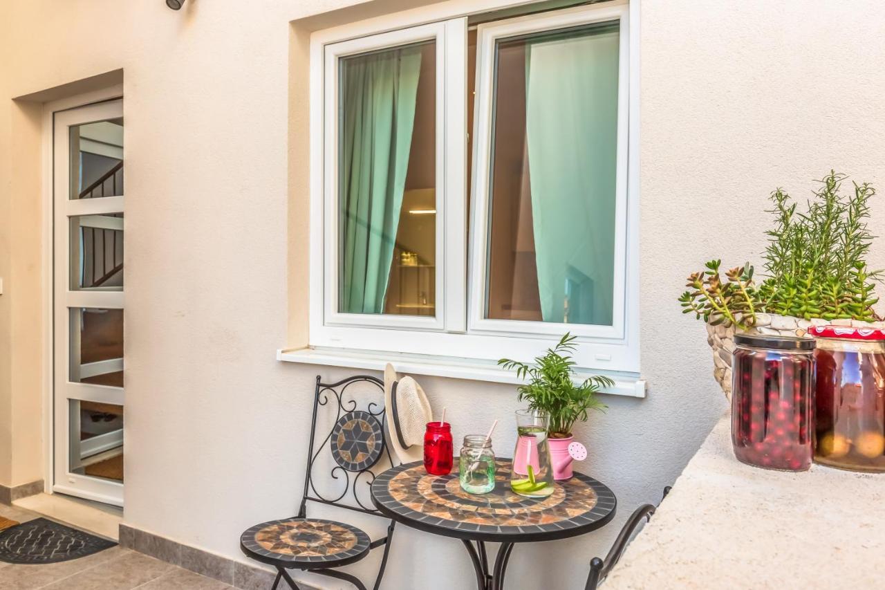 Adris Apartments Omiš Eksteriør billede