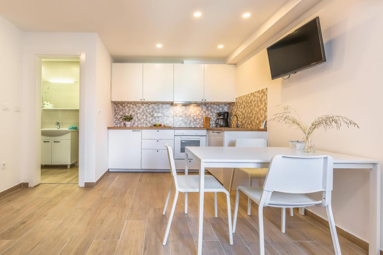 Adris Apartments Omiš Eksteriør billede