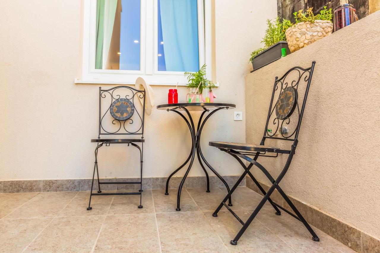 Adris Apartments Omiš Eksteriør billede