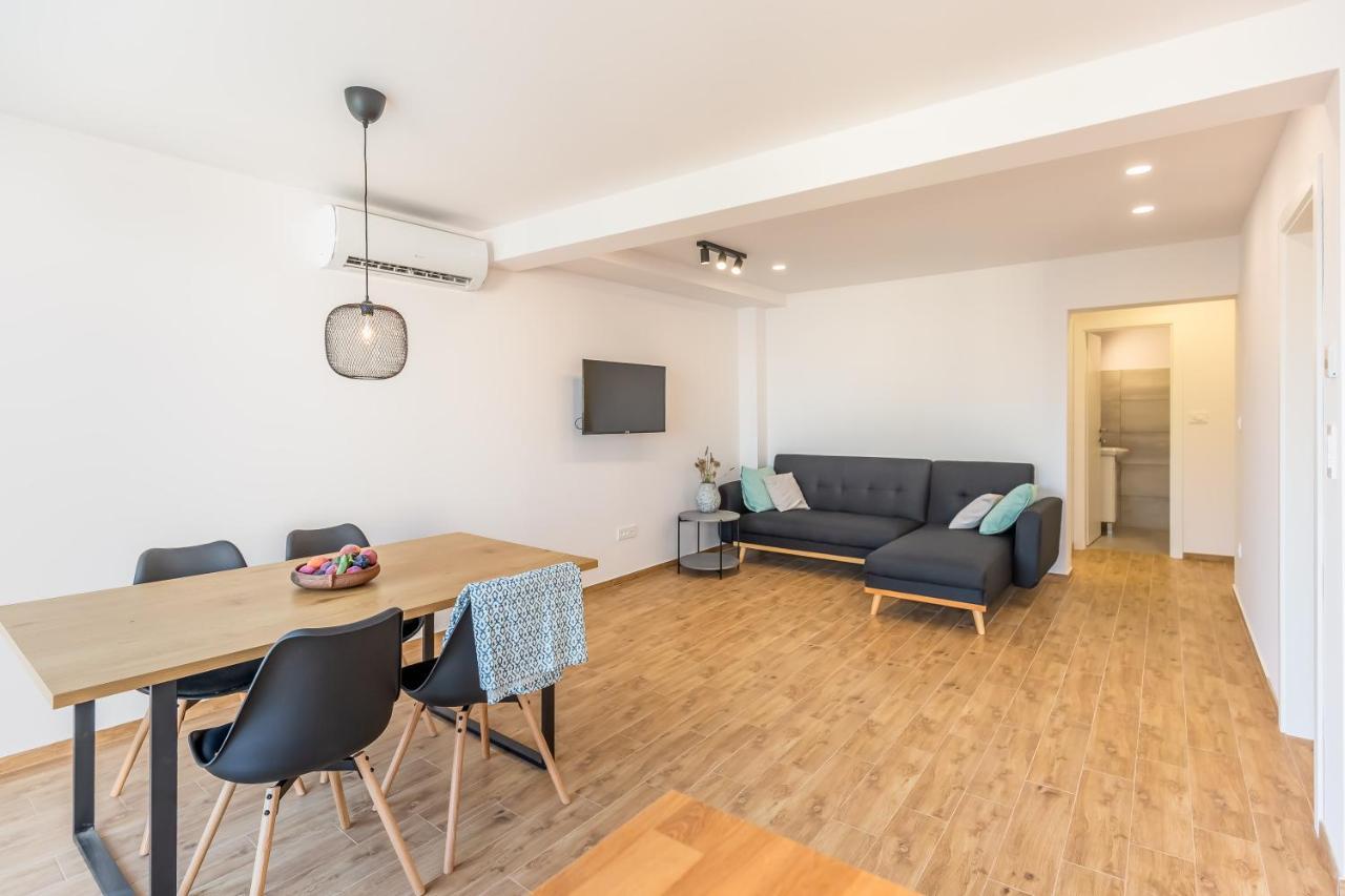 Adris Apartments Omiš Eksteriør billede